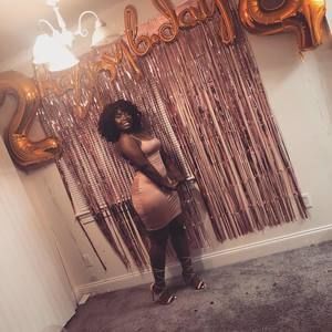 Meet your Posher, Naomi